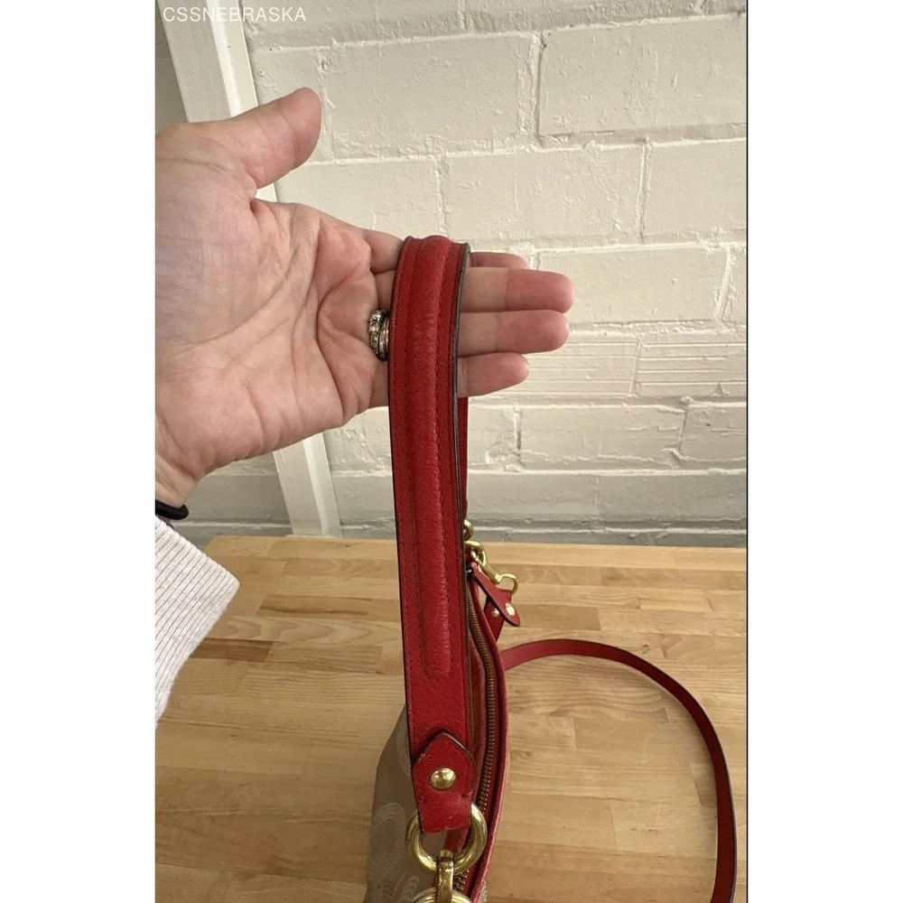 Coach Beige & Red vintage crossbody Shoulder Bag Signature‎ - Size S